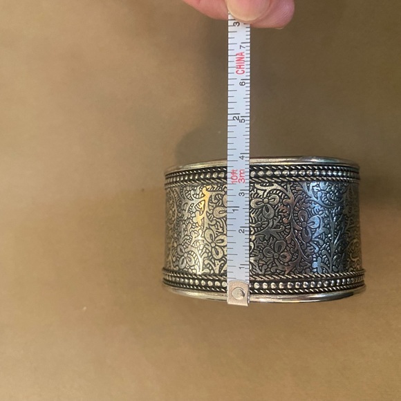 Vintage Silver Tone 3 Leaf Clover Filigree Design Cuff Bracelet - Picture 3 of 6